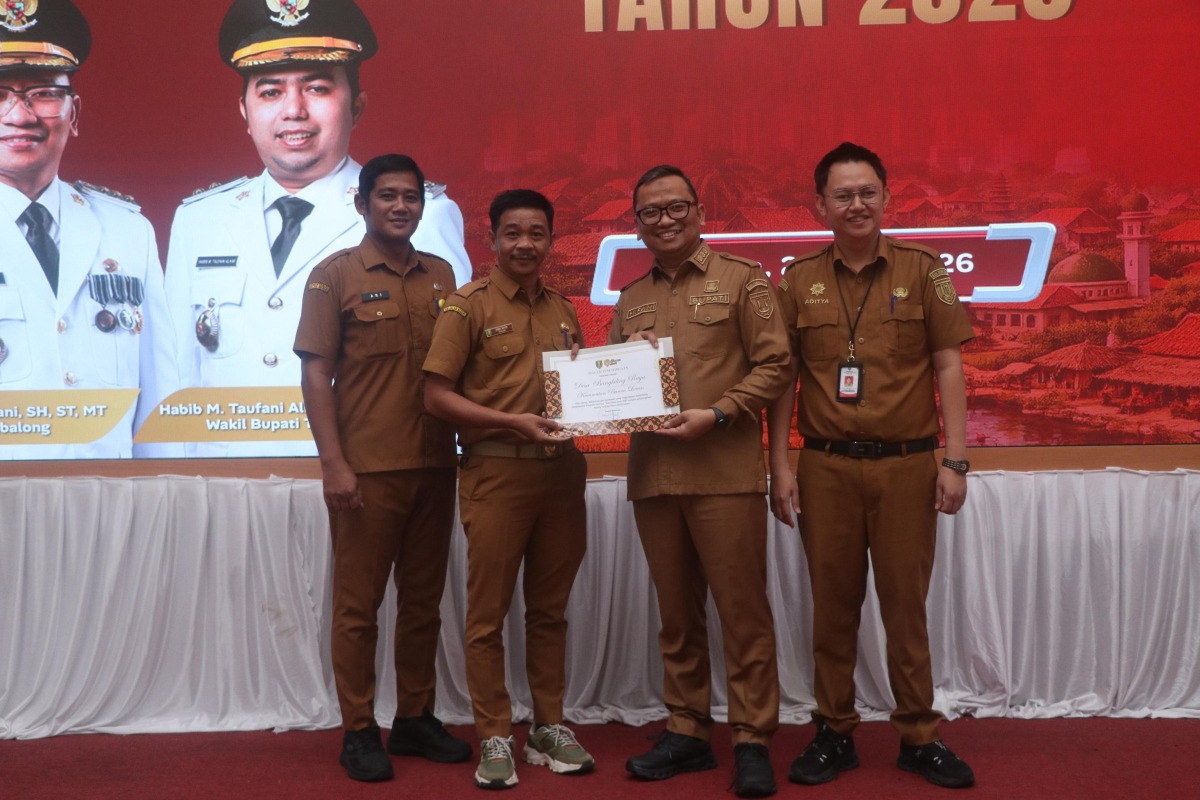Penandatanganan Komitmen Kinerja Kepala Desa se-Kabupaten Tabalong Sekaligus Desa Bangkiling Raya Raih Penghargaan