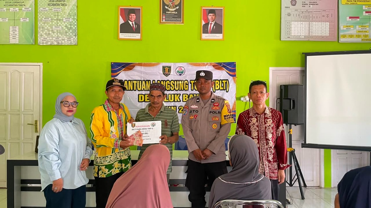 PEMBAGIAN BLT DESA UNTUK MASYARAKAT