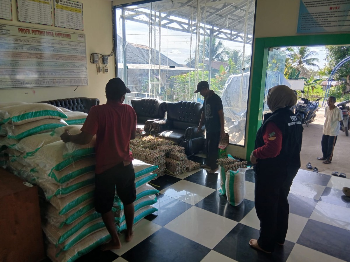 Pembagian pangan RASDA desa Ampukung