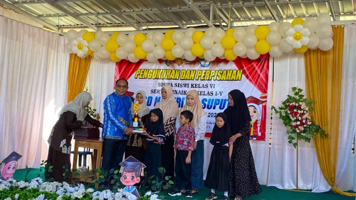 Apresiasi Generasi Muda, Pemerintah Desa Suput Berikan Penghargaan bagi Anak Berprestasi