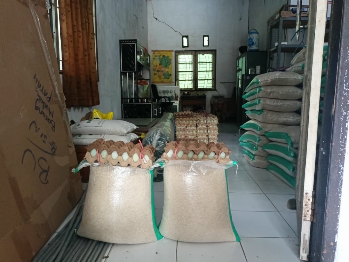 Penuhi Kebutuhan Pangan Masyarakat Rentan, Rasda Salurkan Bantuan Bulanan di Kantor Desa Padang Panjang