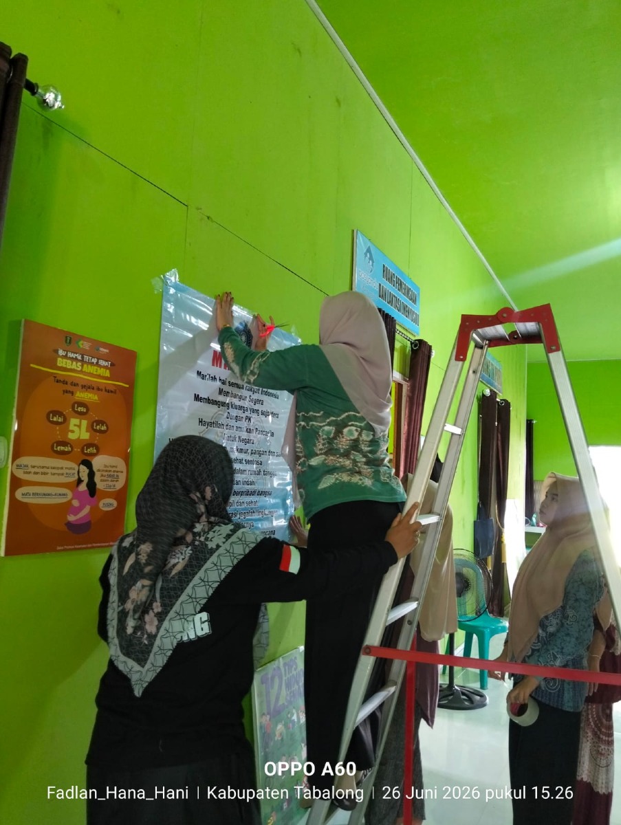 Gotong royong pembersihan gedung pkk desa Ampukung