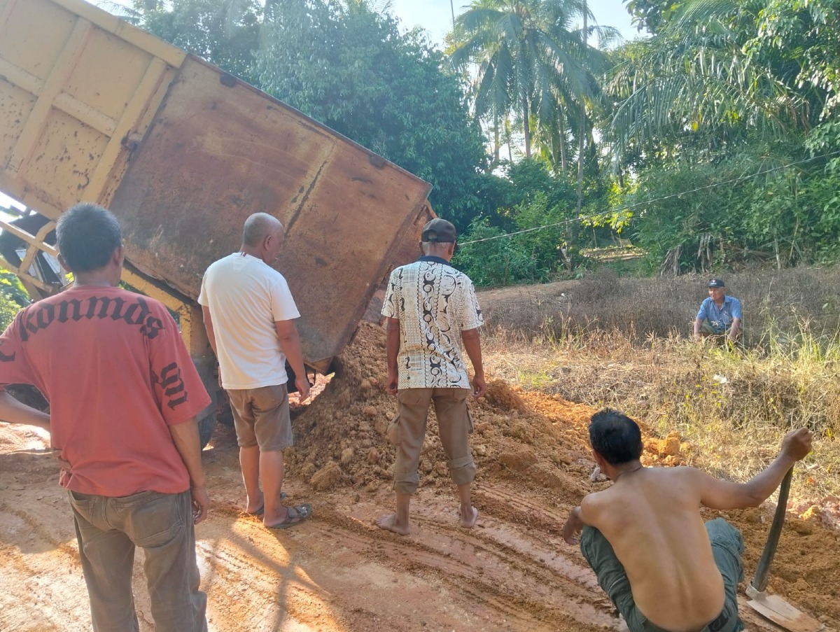 Urug kubur muslimin gang rahmad desa Ampukung rt 9