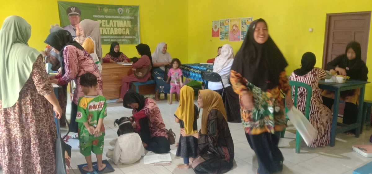 Untuk meningkatkan mutu dan kualitas layanan kesehatan dasar,Posyandu ILP desa Mangkupum rutin melaksanakan posyandu tiap bulan