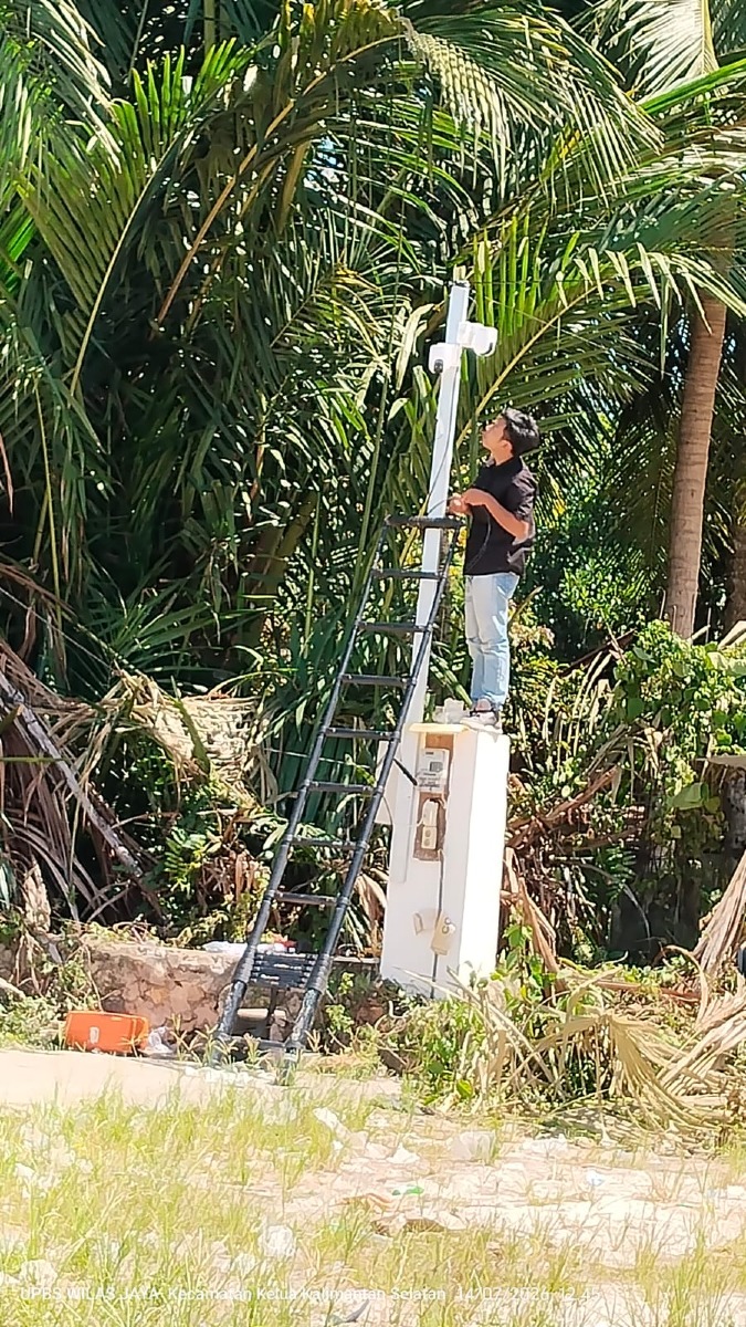 Kominfo melakukan pemasangan wifi gratis di RTH desa Ampukung