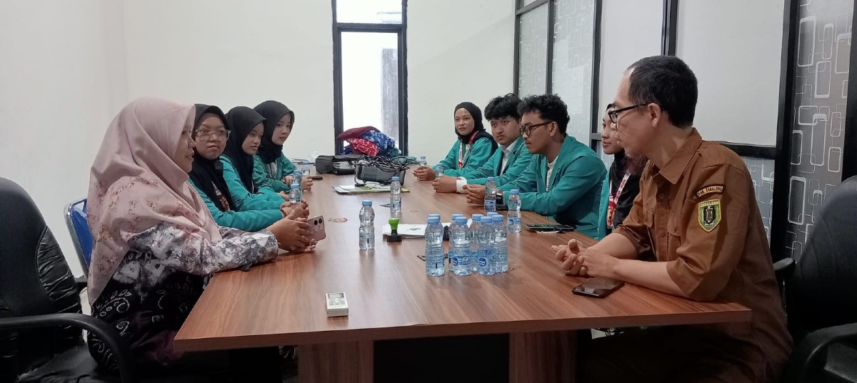 Desa Murung Karangan Sambut Kedatangan 8 Mahasiswa KKN STIT Syekh Muhammad Nafis Tabalong