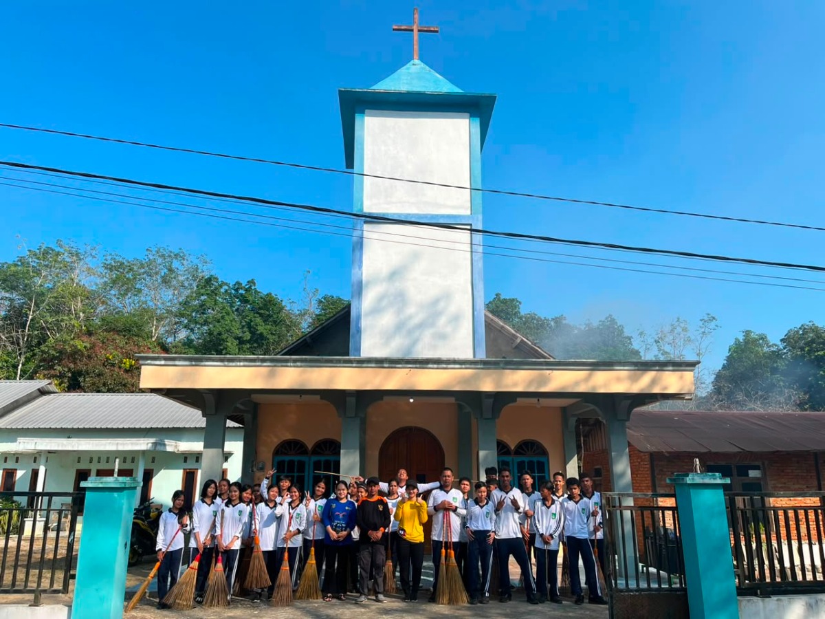 BAKTI SOSIAL SMAN 1 HARUAI