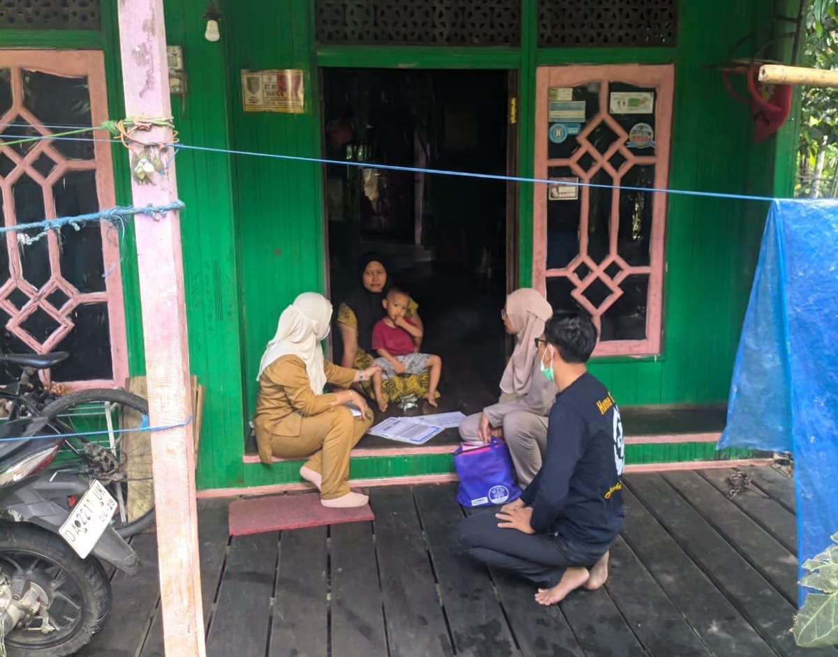 Tim Homecare Puskesmas Hikun Sambangi Rumah Balita Stunting di Desa Juai