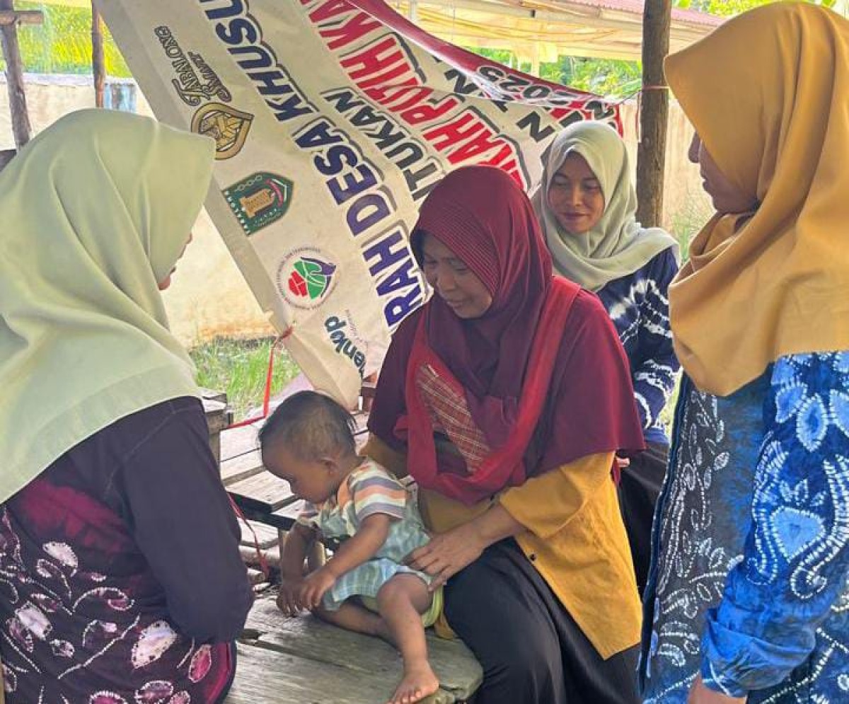 Pendampingan Edukasi Kepada Keluarga yang Risiko Stunting dalam Momentum HARGANAS ke 33 oleh Kader TPK Desa Kambitin