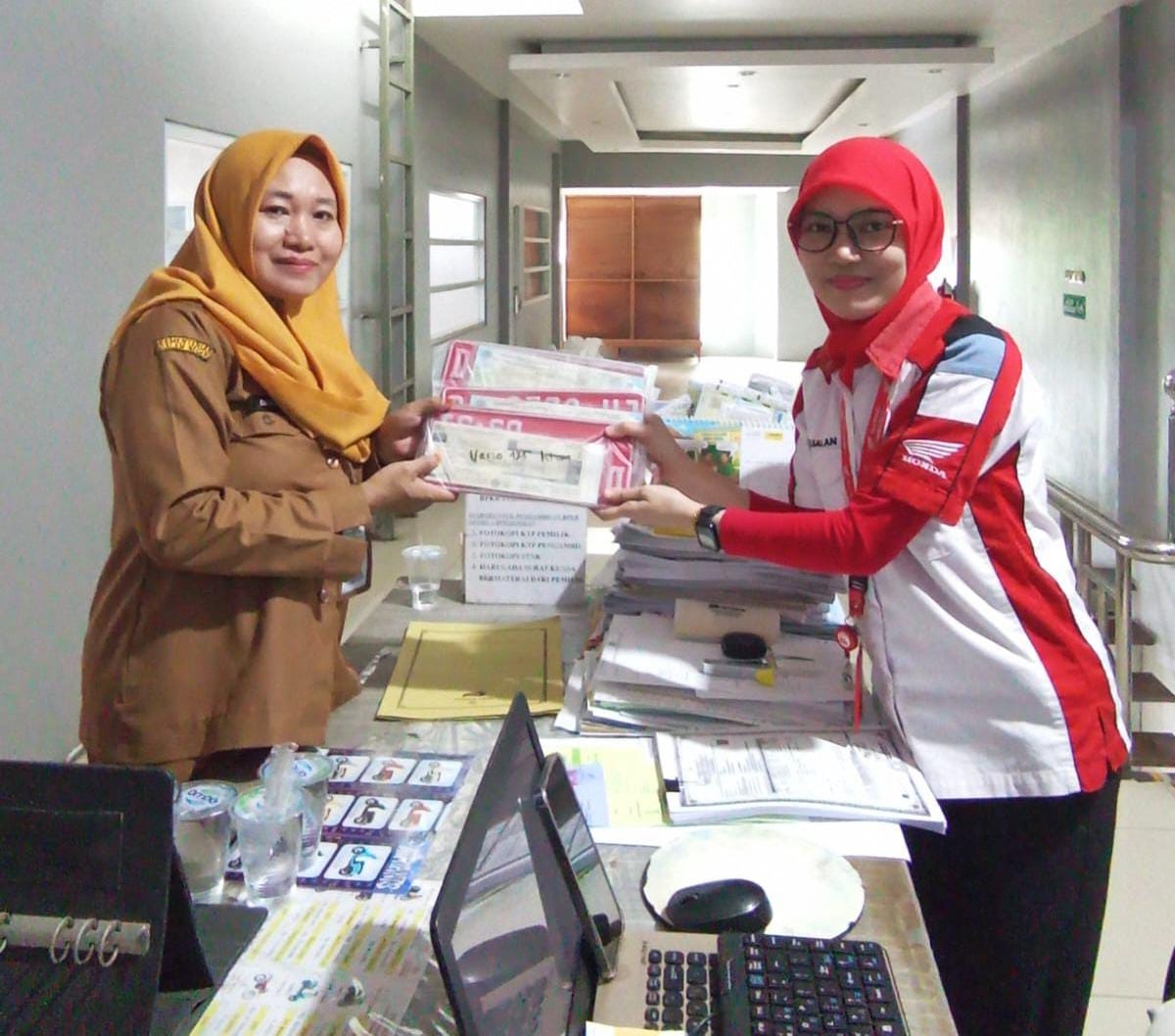 Perkuat Penatausahaan Aset, Aparat Desa Kambitin Lengkapi Dokumen dan Plat Kendaraan Dinas