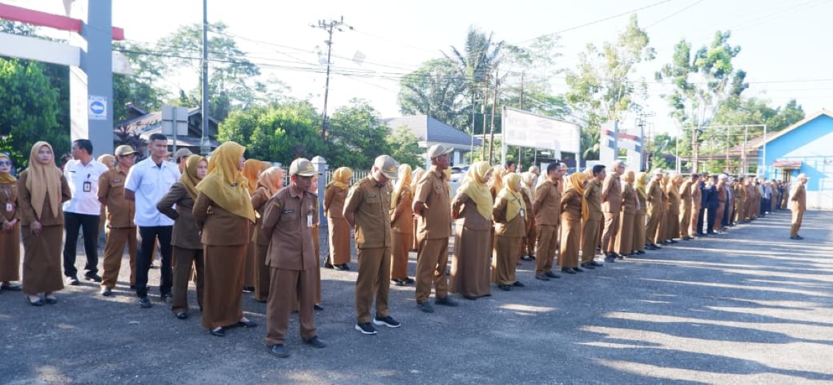 Perkuat Koordinasi Antar-Instansi, Apel Gabungan Awal Bulan Berjalan Khidmat di Kantor Kecamatan Tanjung
