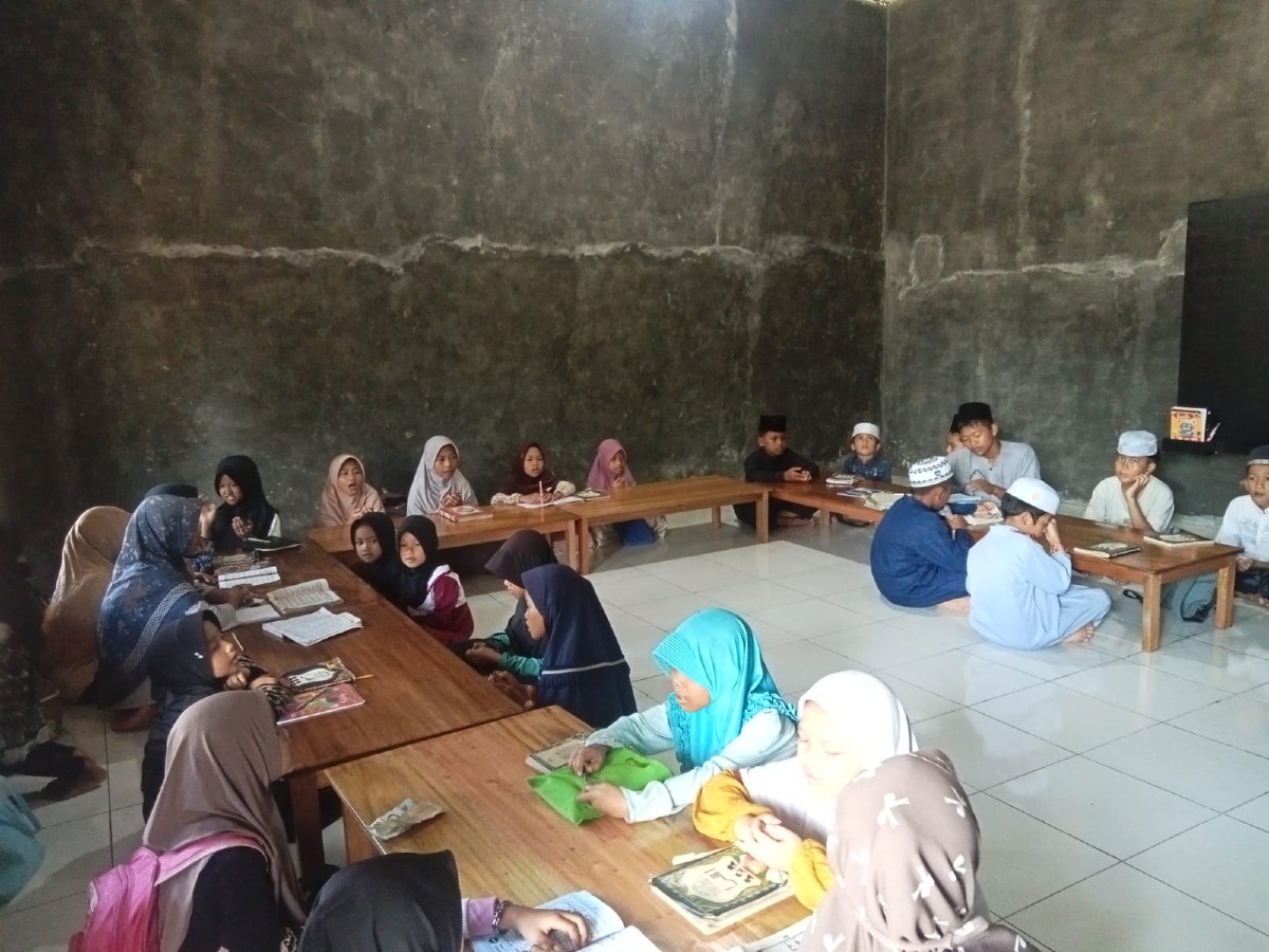 Meningkatkan Kemampuan anak Dalam Membaca Al-Qur'an dan Menambah Wawasan Keagamaan Melalui Taman Pendidikan Al-Qur'an
