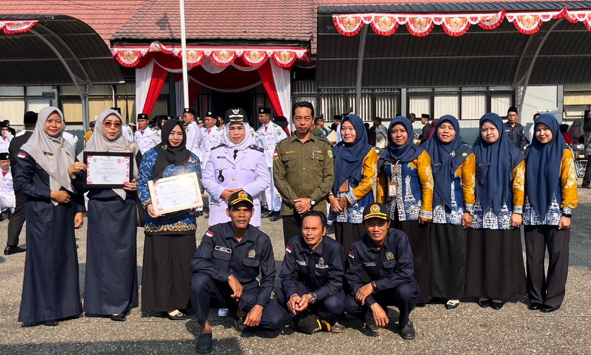 Peringati HUT Ke-81 RI, Pemdes Kambitin Hadiri Upacara Detik-Detik Proklamasi di Kecamatan Tanjung