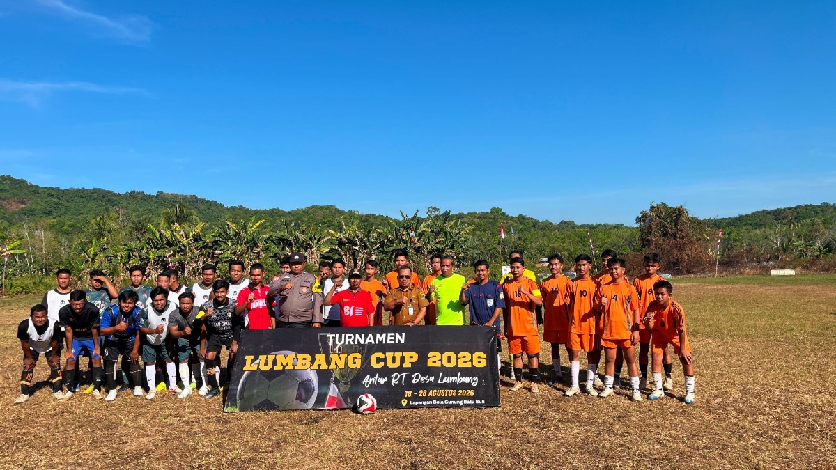 Pembukaan Turnamen Sepak Bola Piala  Desa Lumbang