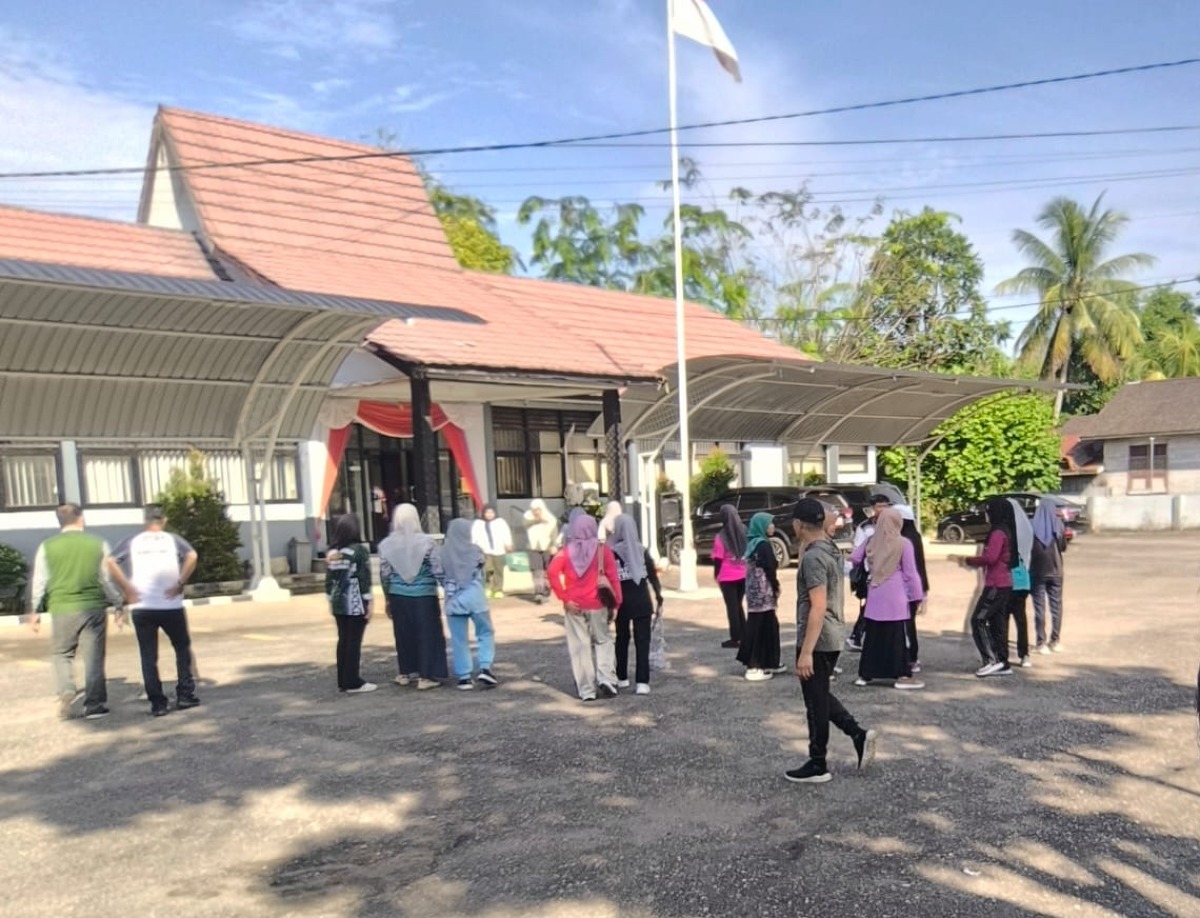 Tingkatkan Solidaritas dan Budaya Hidup Sehat, Aparat Desa Juai Ikuti Senam Bulanan di Kecamatan Tanjung