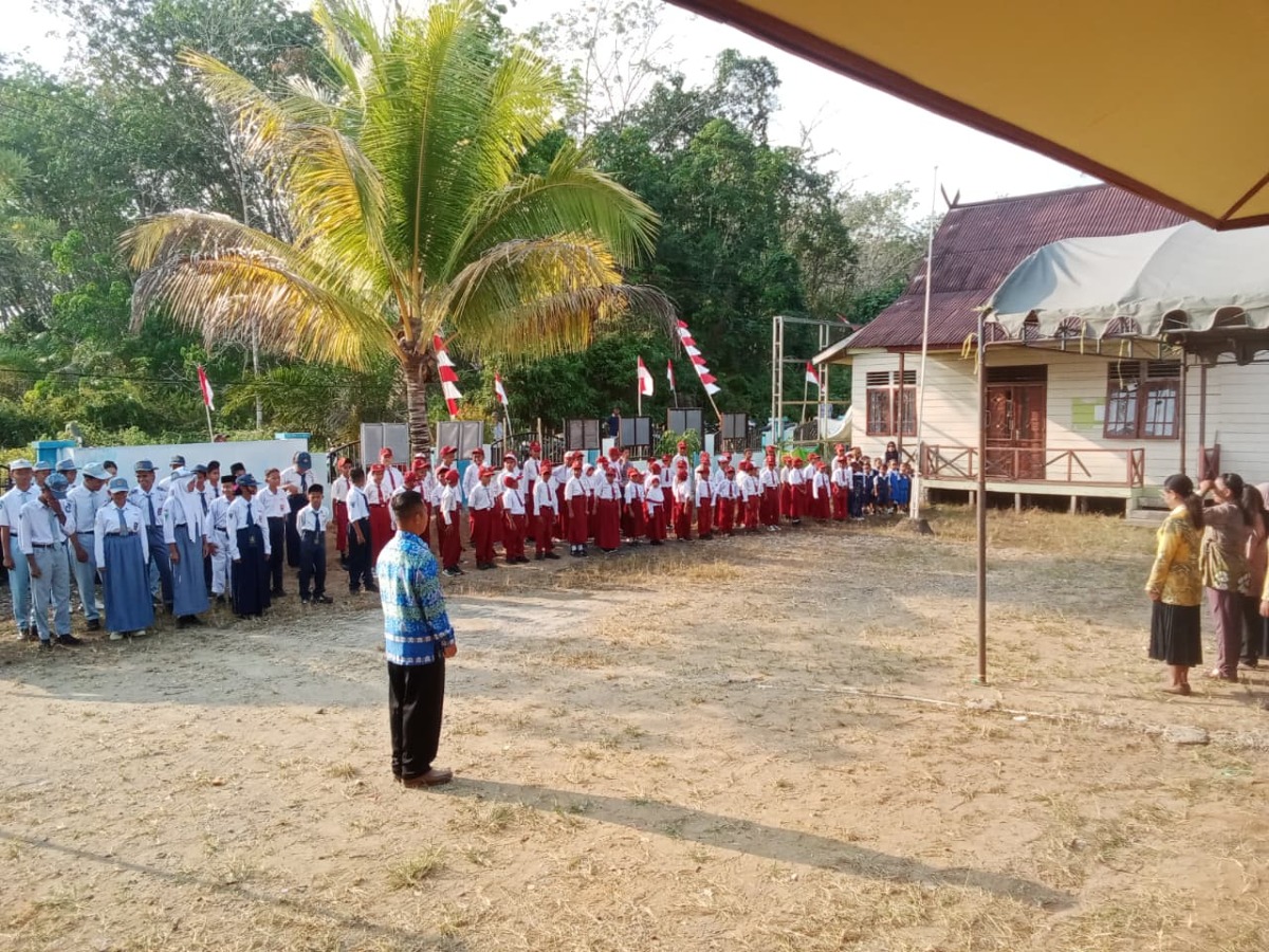 Warga Antusias Ikuti Upacara HUT RI ke-81 di Desa Surian
