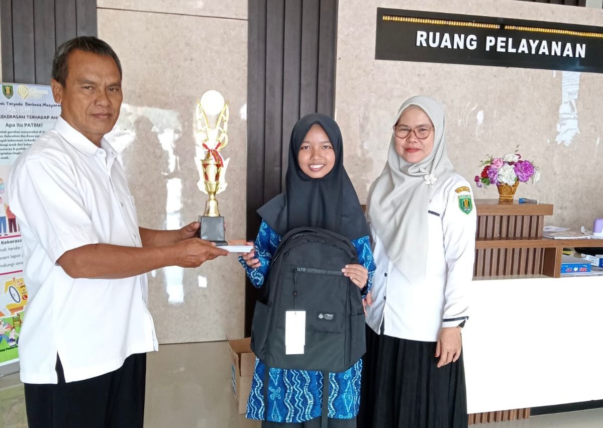 Pemdes Mangkupum Kembali Bagikan Dukungan Pendidikan Kepada Siswa/Siswi Berprestasi