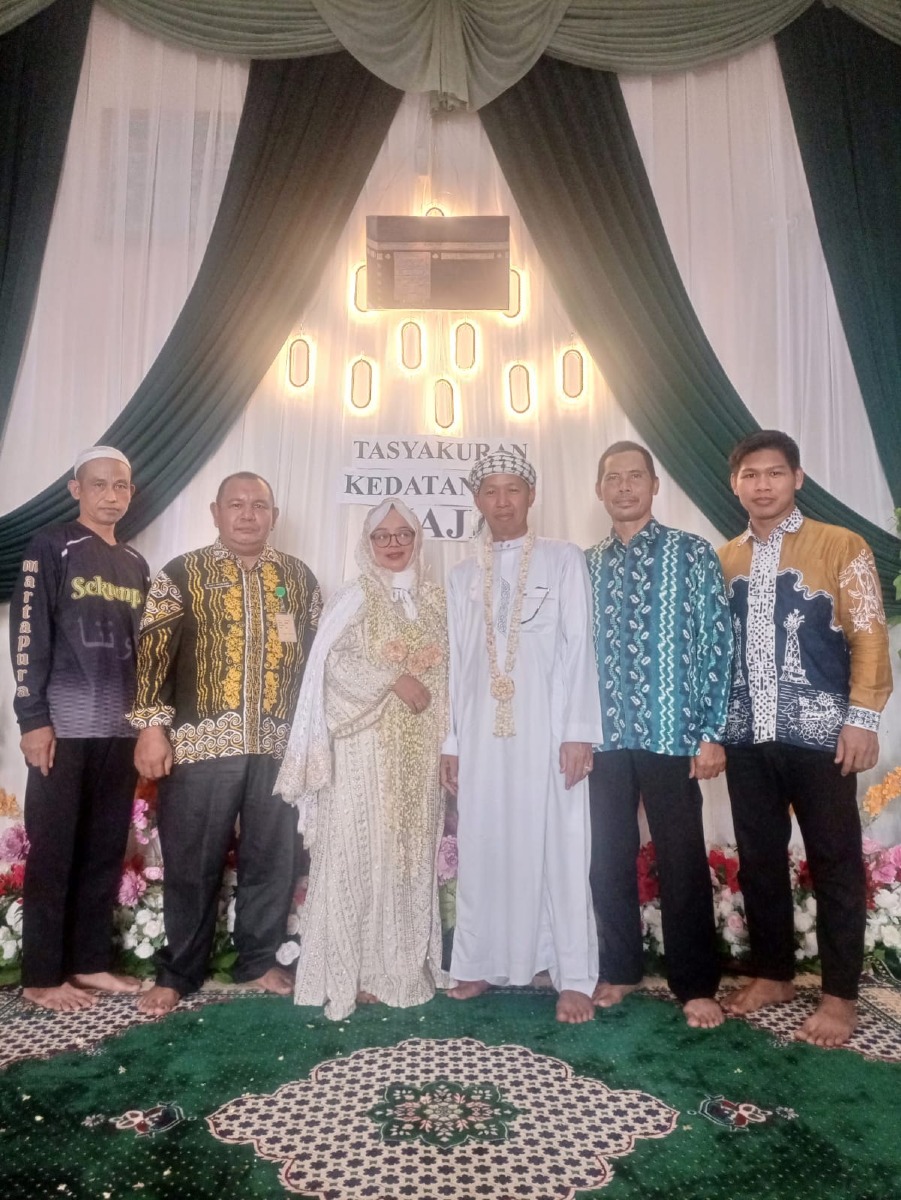 Kepala Desa dan Ketua PKK Desa Juai Kembali Setelah Melaksanakan Ibadah Haji