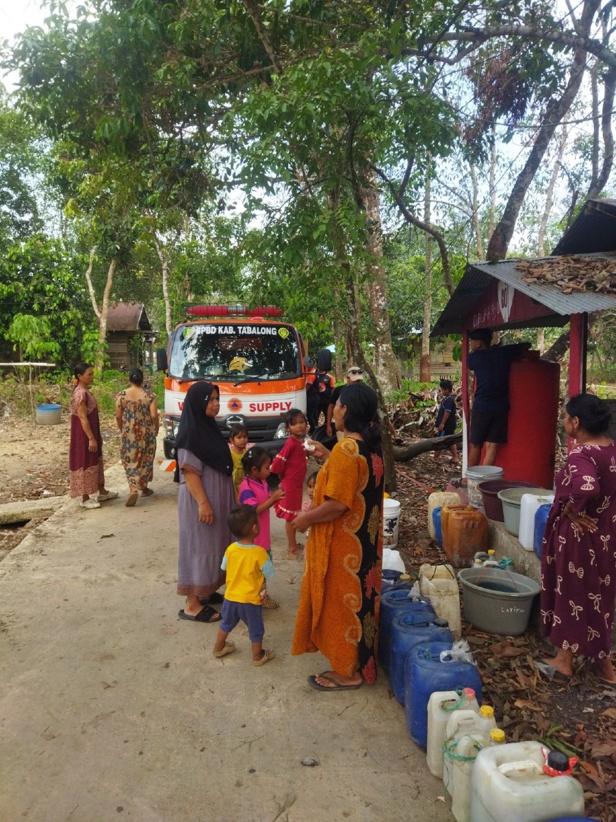 Krisis Air Bersih Akibat Kemarau, BPBD Tabalong Salurkan 4.000 Liter Air untuk Warga Desa Pulau Ku’u