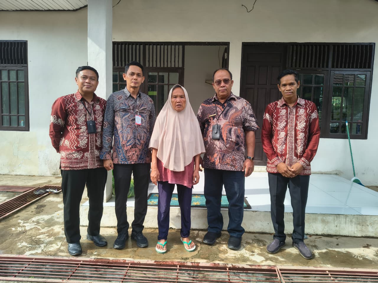 Wujud Pelayanan Lintas Provinsi, Tim Rumah Singgah Amanah Dinsos P3AP2KB Kabupaten Tabalong Antarkan Klien ke Dinsos Kaltim