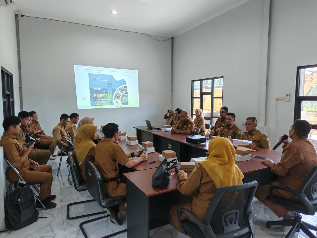 DinsosP3AP2KB Kabupaten Tabalong Hadiri Rapat Hasil Survei dan Pemenuhan Readiness Criteria Program Sekolah Rakyat