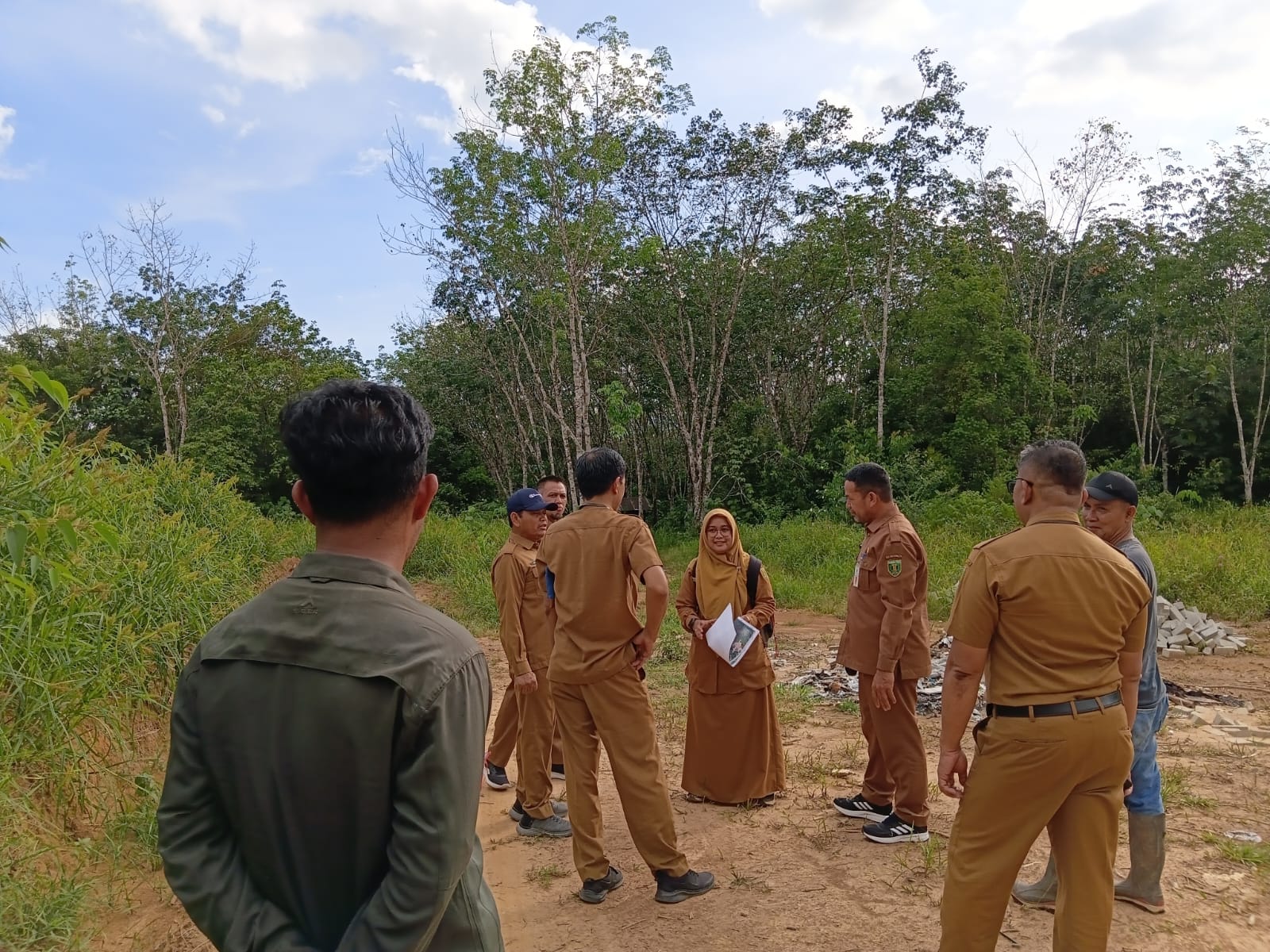 DinsosP3AP2KB Kabupaten Tabalong Tinjau Langsung Lokasi Pembangunan Sekolah Rakyat