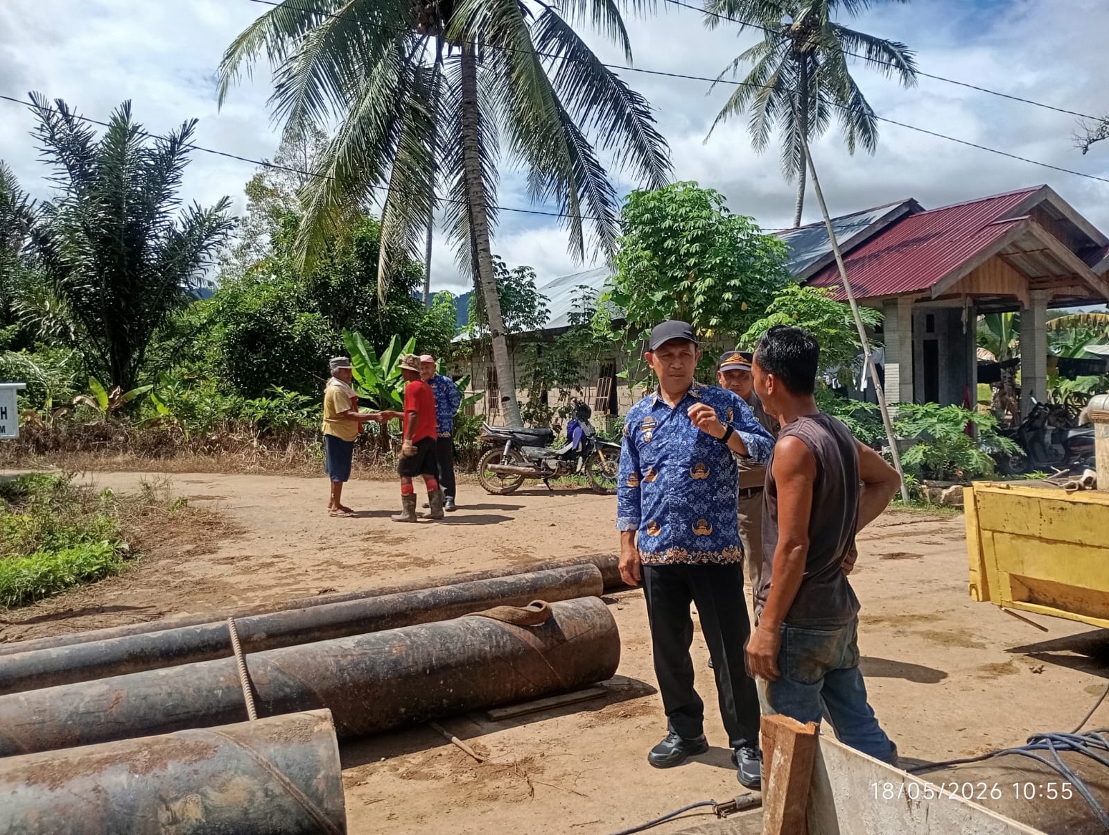 Camat Jaro melakukan monitoring dan peninjauan langsung ke Jembatan Kampung Baru Liang Tapah di Desa Garagata