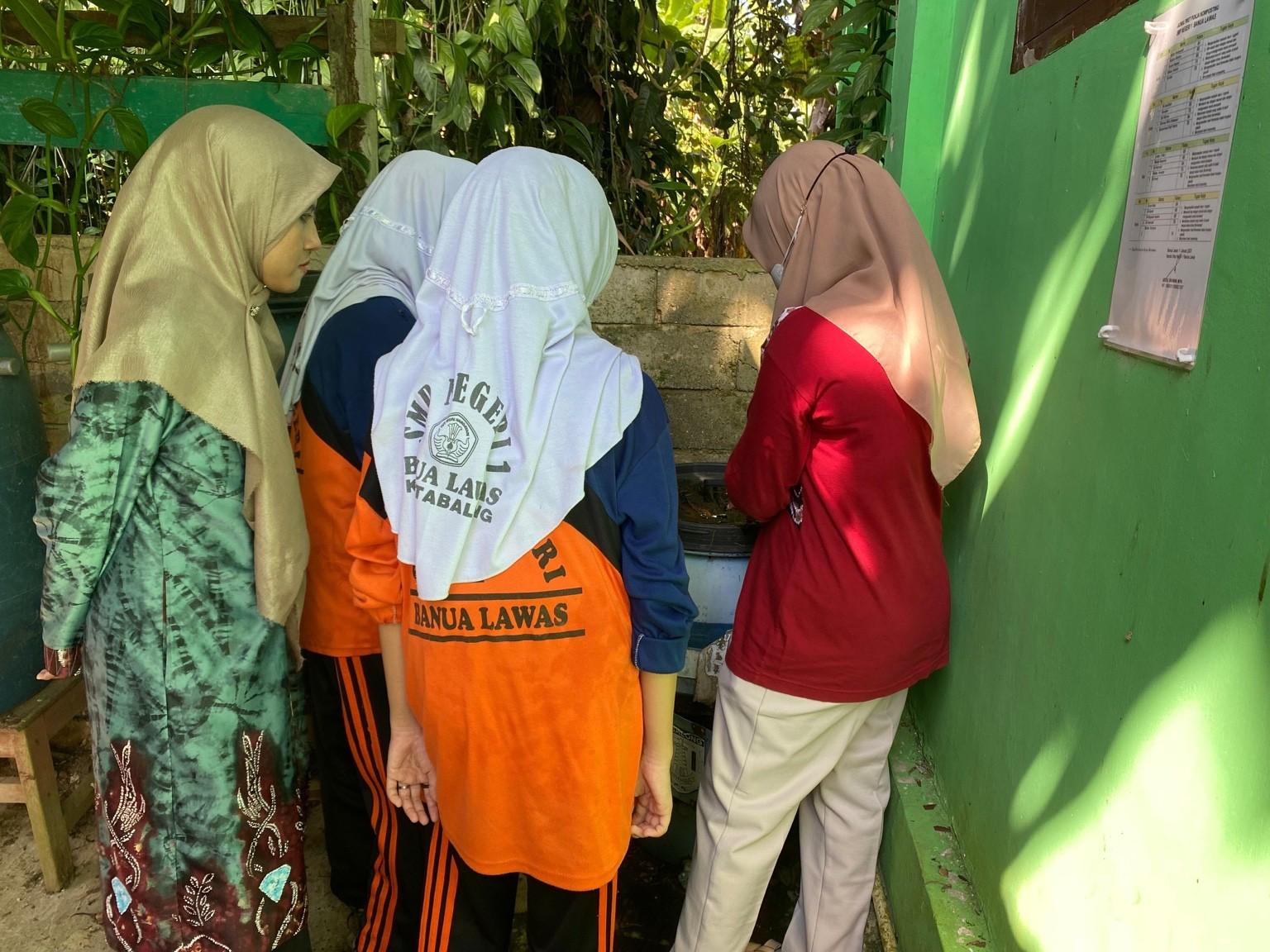 Puskesmas Banua Lawas Laksanakan Pemeriksaan Jentik Nyamuk di SMPN 1 Banua Lawas