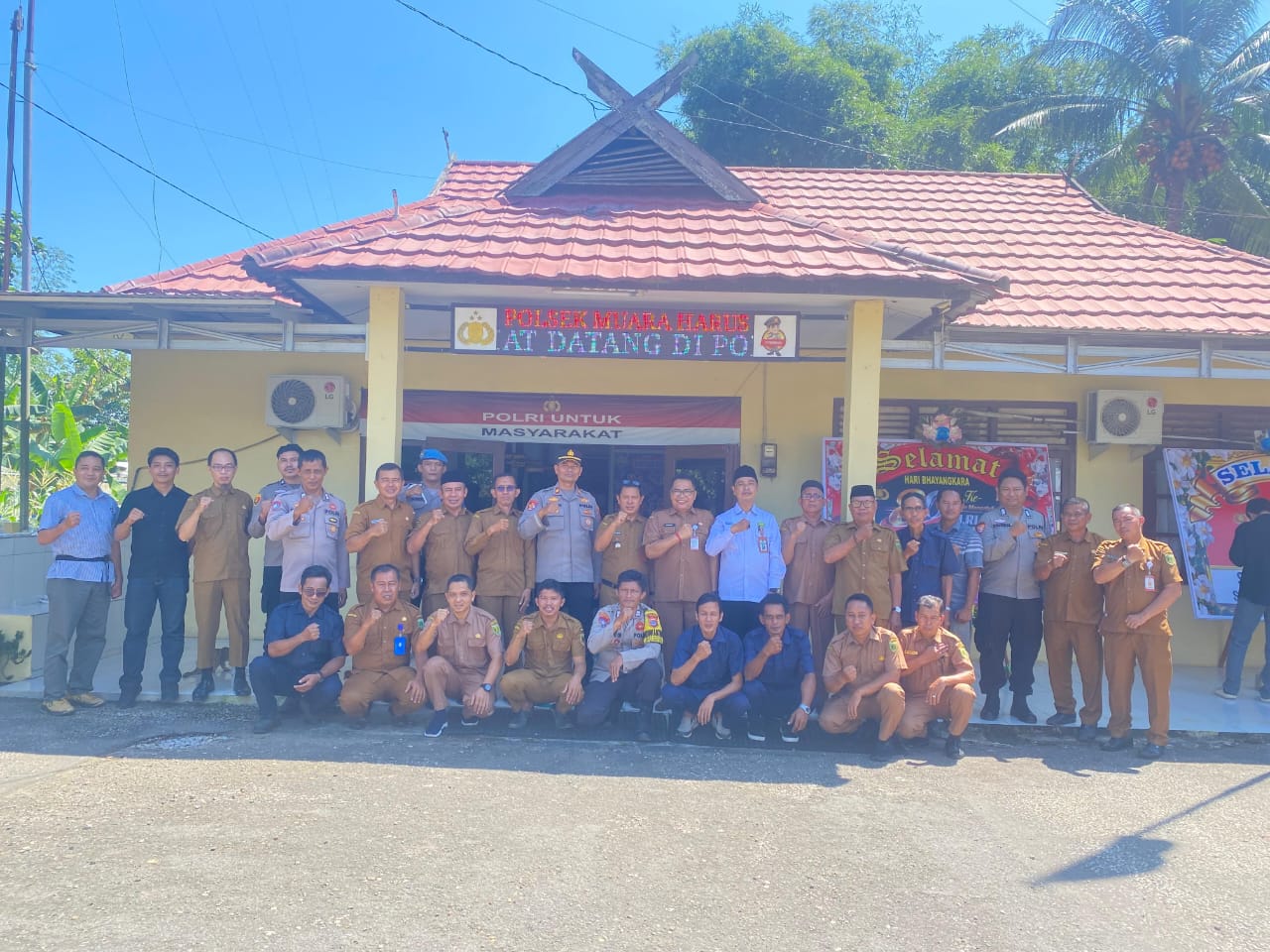 Syukuran dalam rangka Hari Bhayangkara ke-80 Tahun mengabdi POLRI untuk masyrakat di Polsek Muara Harus