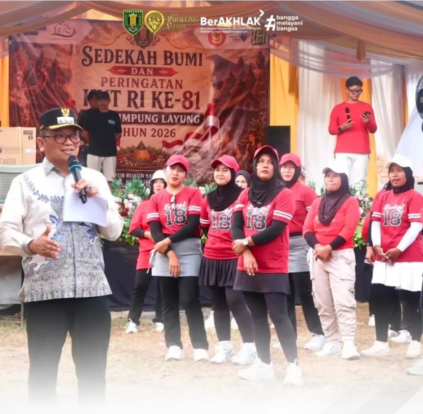 Bupati Tabalong Hadiri Karnaval Budaya Sedekah Bumi dan HUT RI Ke-81 di Desa Simpung Layung