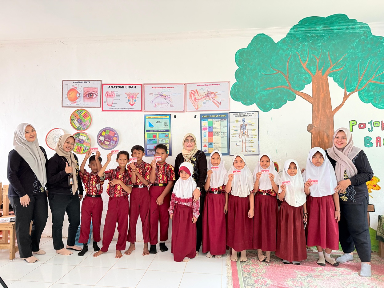 Jemput Bola Kartu Identitas Anak (KIA) di Sekolah