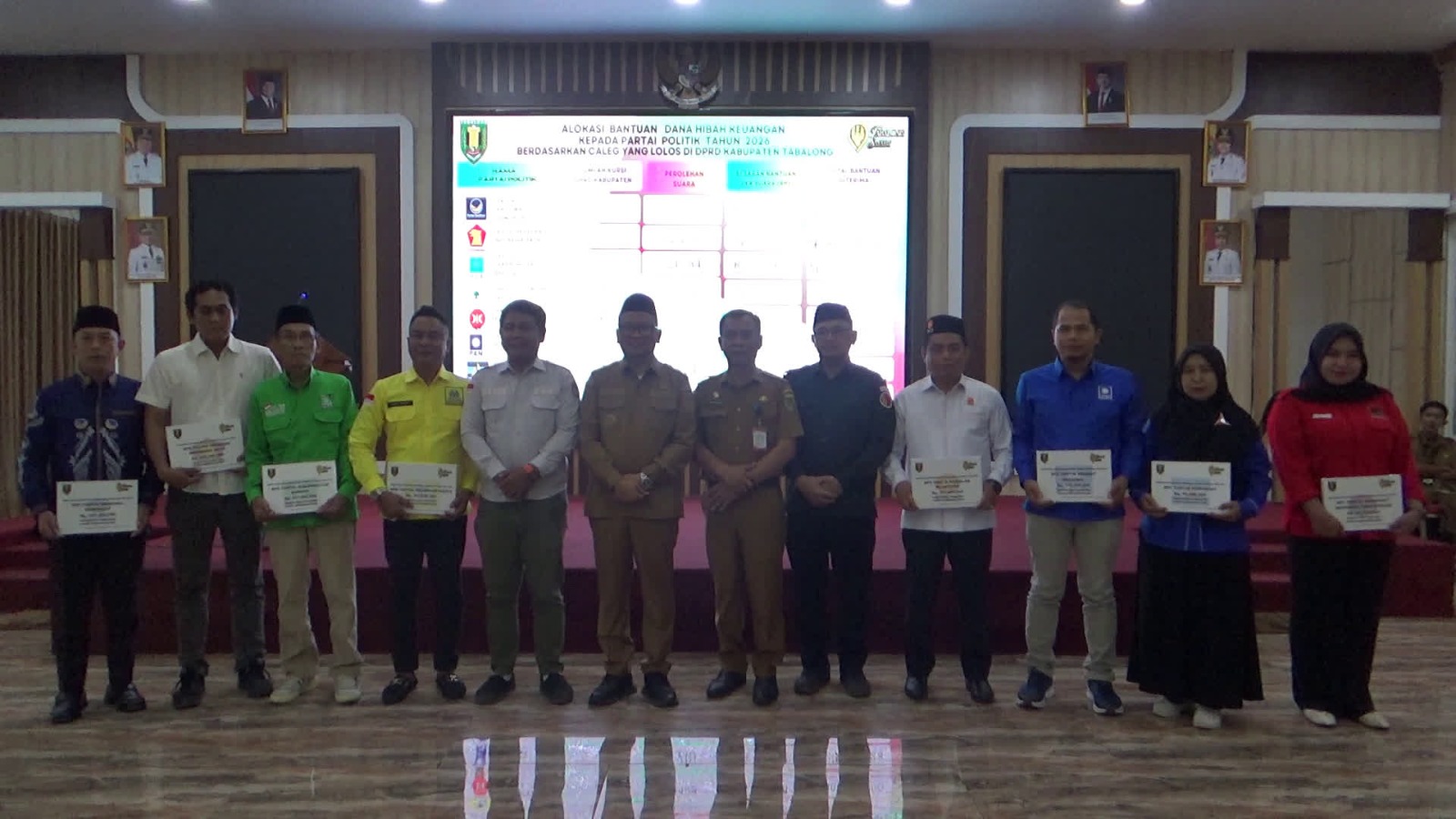 Pemkab Tabalong Serahkan Rp. 1,38 Miliar Bantuan Keuangan untuk 8 Parpol