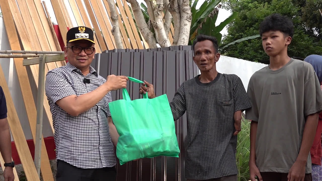 Pohon Tumbang Timpa Rumah Warga Tanta, Bupati Targetkan Perbaikan Dalam Sepekan