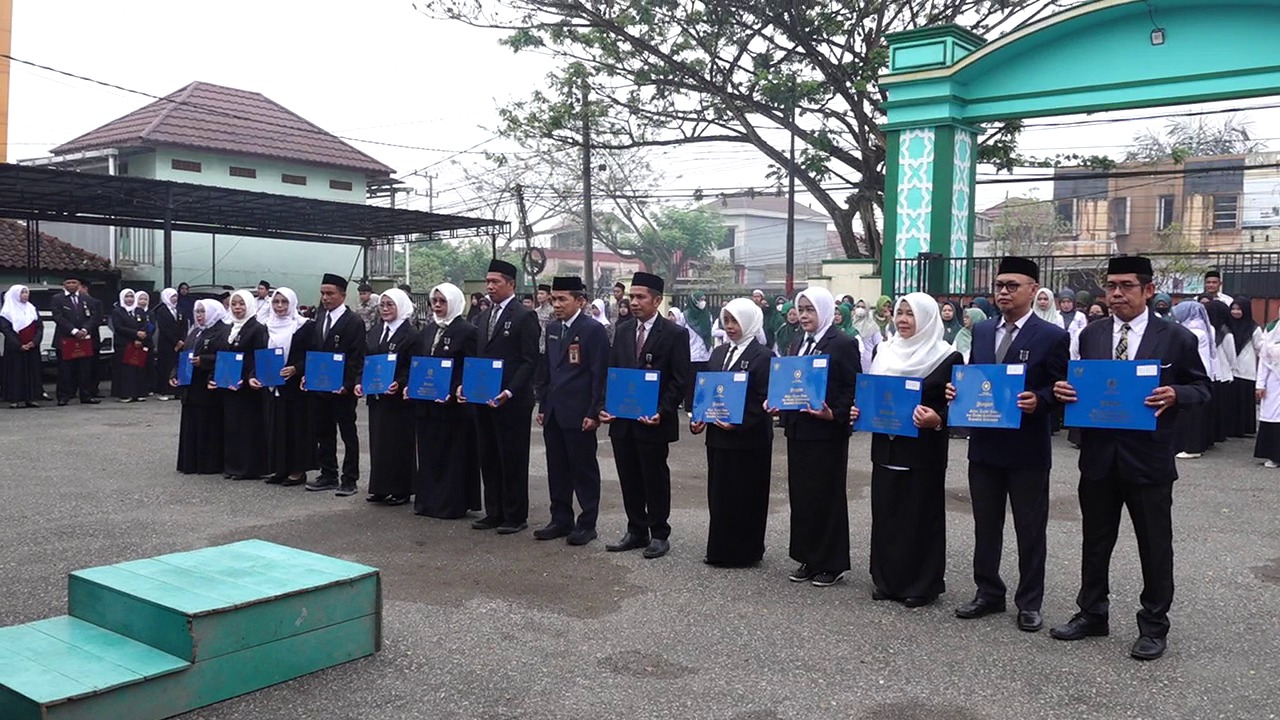 Puluhan Tahun Mengabdi! 46 ASN Kemenag Tabalong Terima Satyalancana
