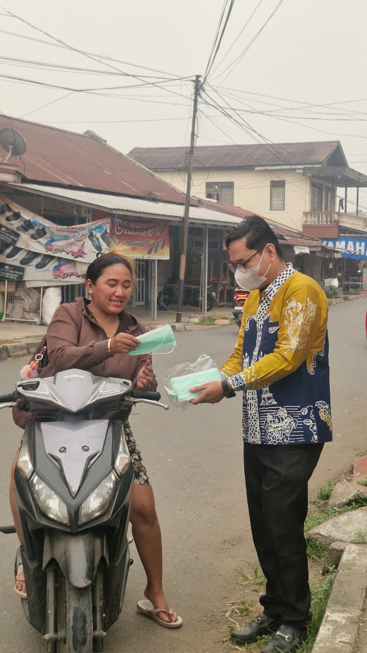 Lindungi Pernapasan, Puskesmas Murung Pudak Bagikan Masker kepada Masyarakat