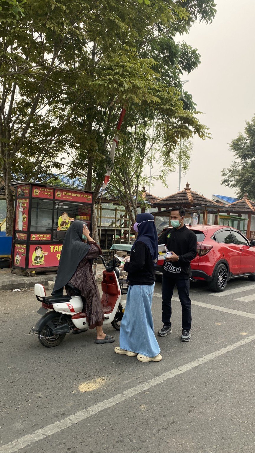 Peduli Dampak Kabut Asap Karhutla, Puskesmas Banua Lawas Bagikan Masker Gratis kepada Masyarakat