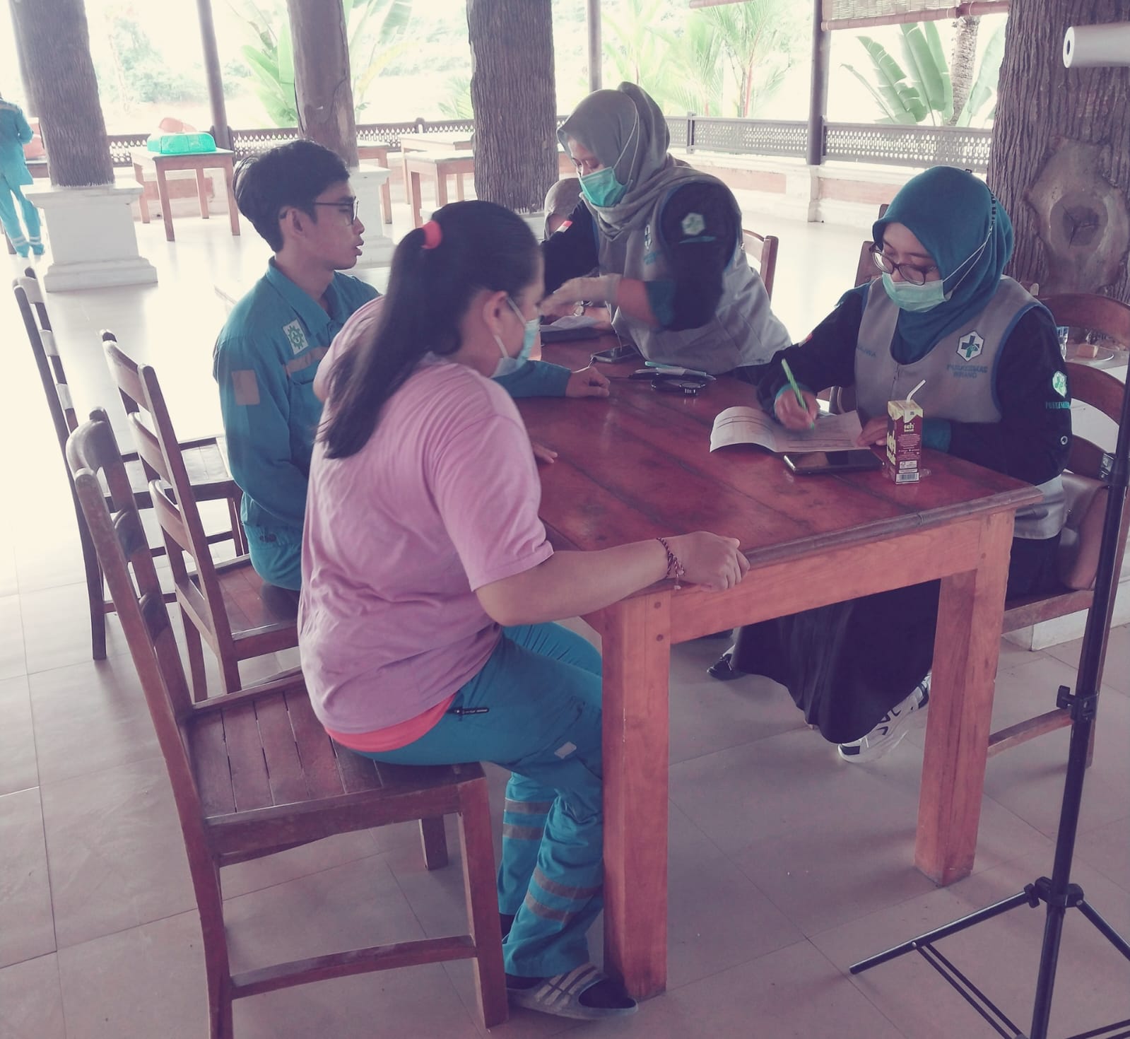 MONITORING KEGIATAN VAKSINASI BOOSTER KEDUA KARYAWAN DAN KARYAWATI PT CONCH KALIMANTAN