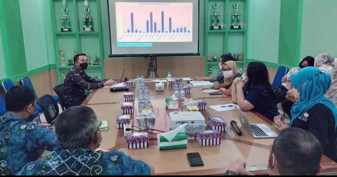 KUNJUNGAN SUBDIT IMUNISASI KEMENTERIAN KESEHATAN BESERTA UNICEF DAN WHO INDONESIA KE DINAS KESEHATAN KABUPATEN TABALONG DALAM RANGKA MONITORING DAN EVALUASI PELAKSANAAN PROGRAM IMUNISASI