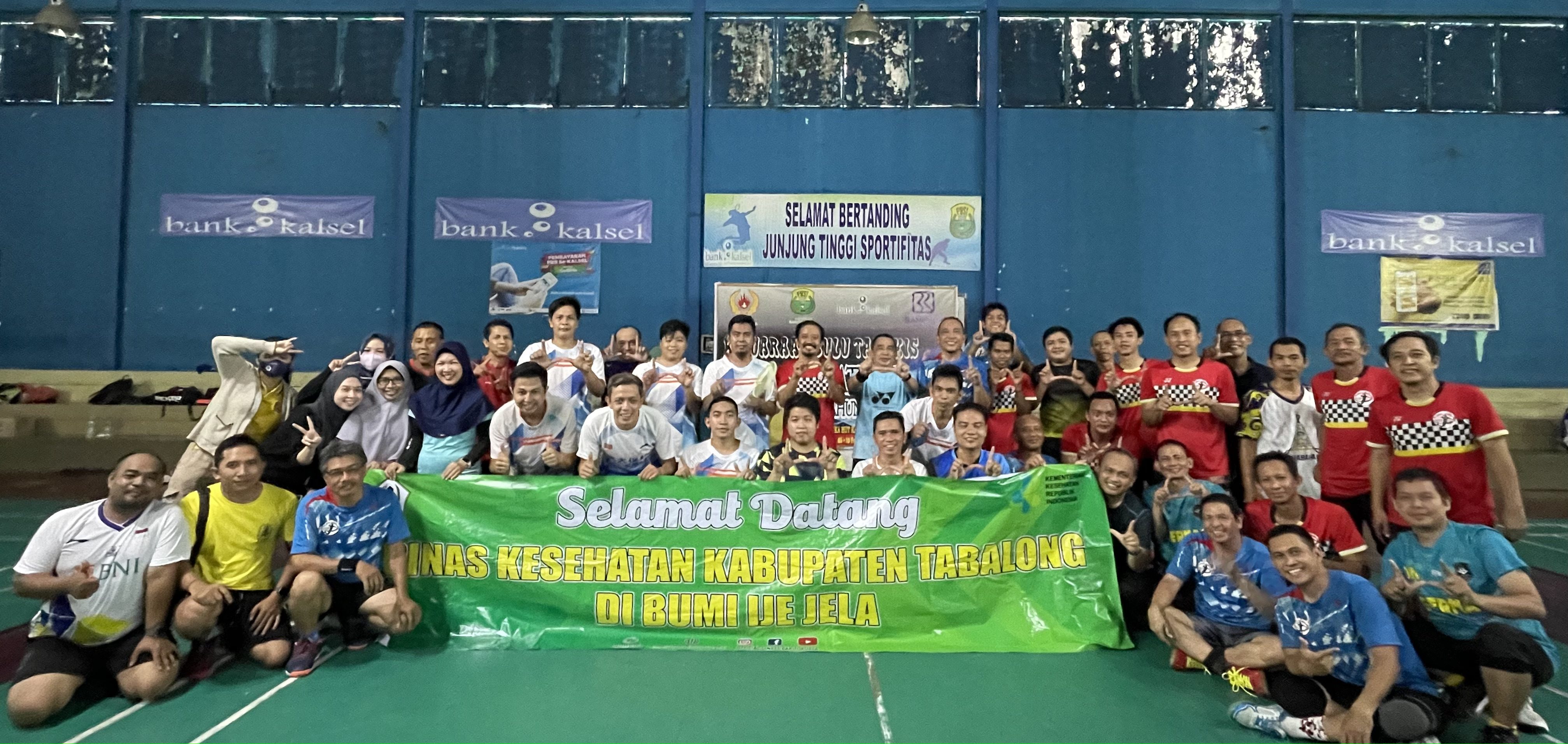 Friendly Macth Bulutangkis Tim Dinas Kesehatan Kabupaten Tabalong dengan Tim Dinas Kesehatan Kabupaten Batola di Marabahan.