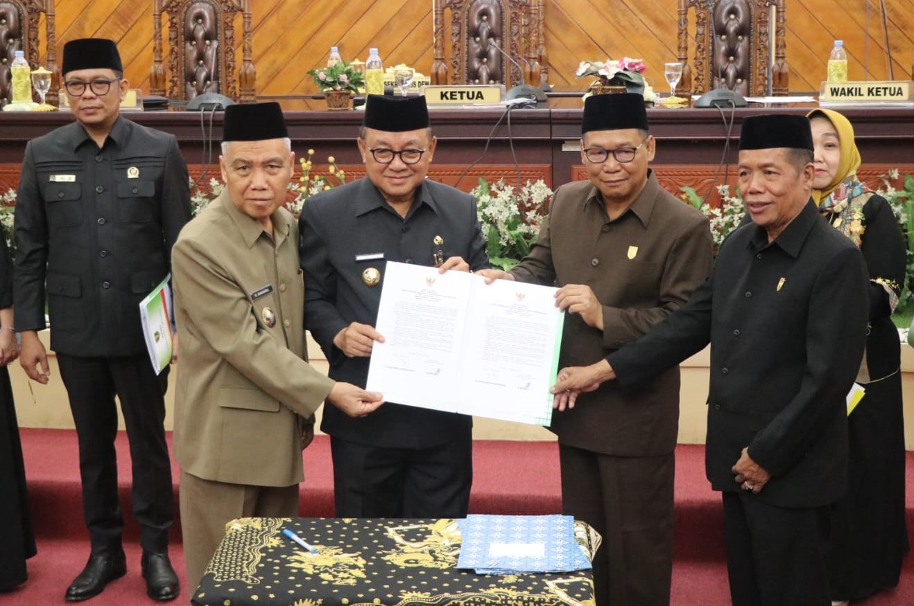 Rapat paripurna DPRD Kabupaten Tabalong ke 15 masa sidang II tahun 2023 dalam rangka penandatangan KUA PPAS Tahun Anggaran 2024