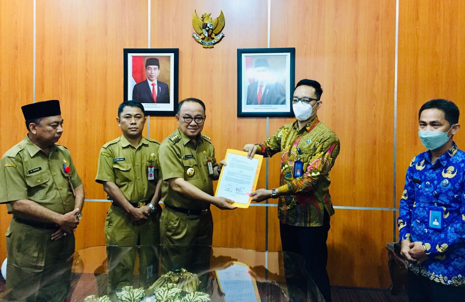 Penandatanganan Naskah Perjanjian dan Berita Acara Serah Terima Tukar Menukar (Ruislag) Barang Milik Daerah Pemerintah Kabupaten Tabalong dengan Barang Milik Negara Badan Narkotika Nasional Kabupaten Tabalong.