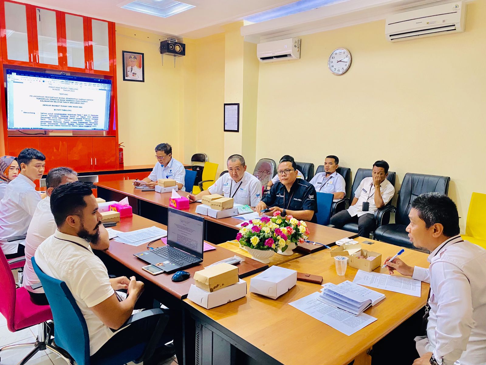Rapat Pembahasan Raperbup Pelaksanaan Penambahan Penyertaan Modal Daerah Kepada PT. Air Minum Tabalong Bersinar (PERSERODA) TA 2023 dan Raperbup Pelaksanaan Penyertaan Modal Pemerintah Daerah Kepada PT. Bank Kalsel TA 2023