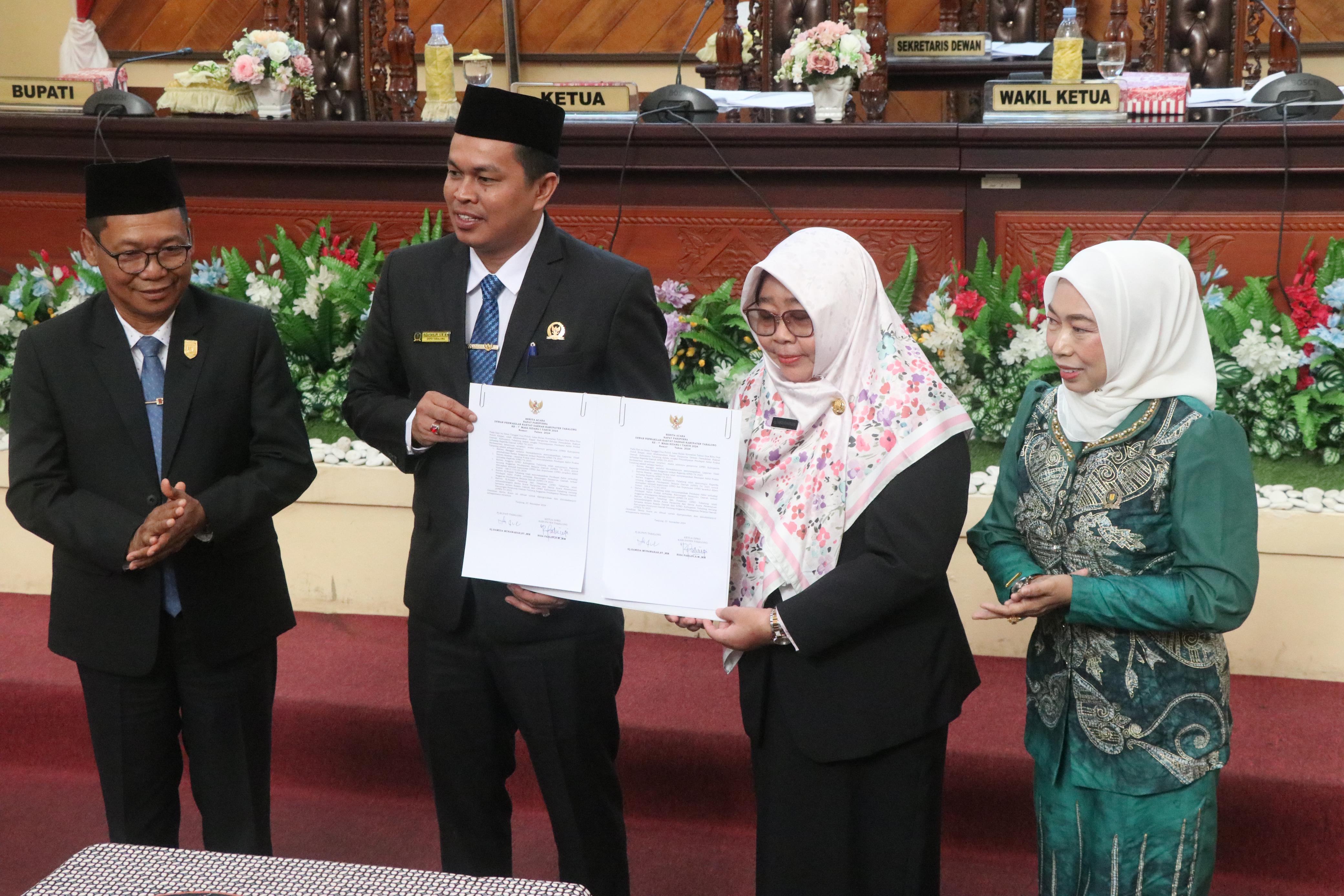 Rapat Paripurna DPRD Kabupaten Tabalong ke-7 Masa Sidang I Tahun 2024 Dalam Rangka Penyampaian Pendapat Akhir Fraksi Terhadap Raperda APBD Tahun Anggaran 2025