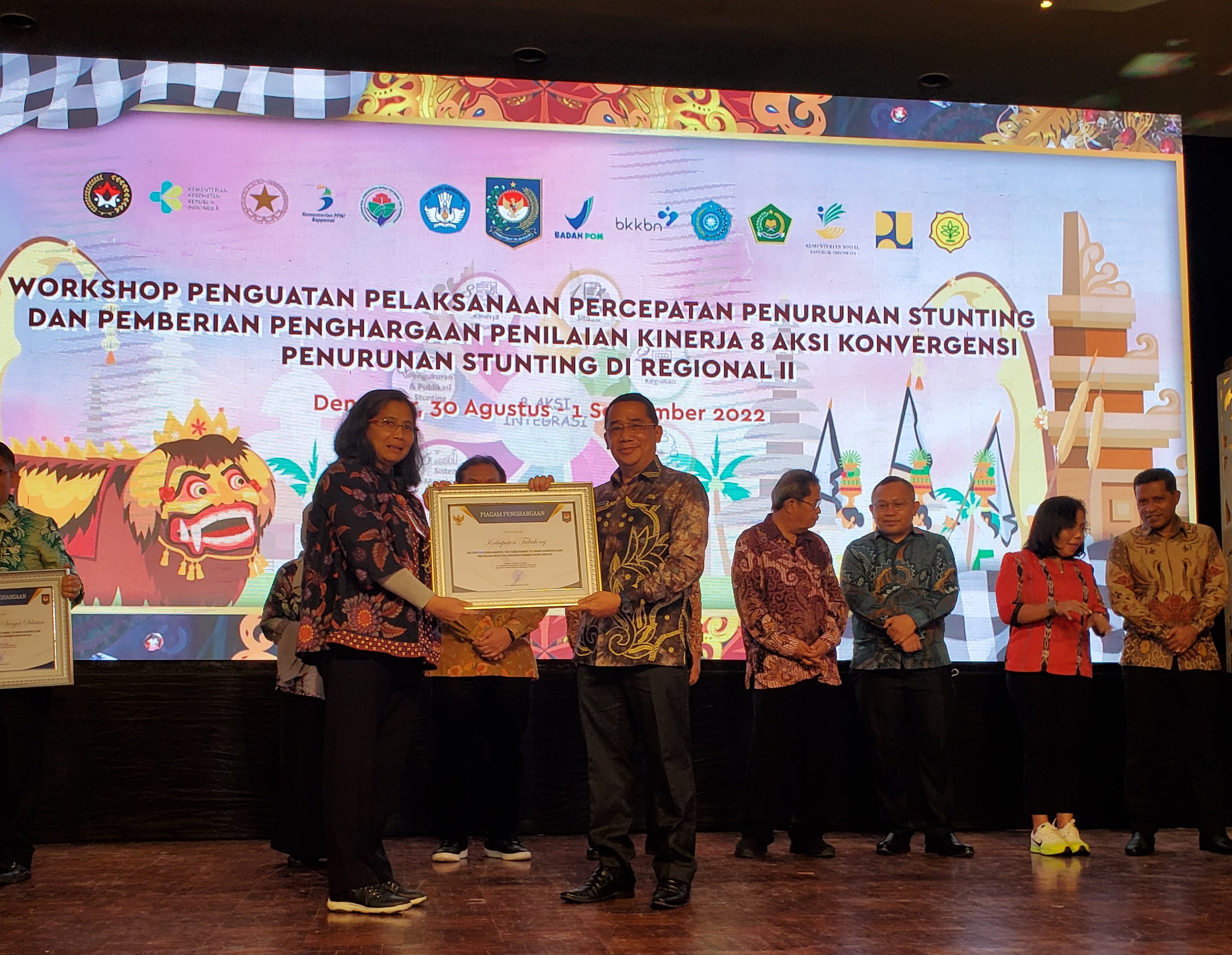 Keren, Tabalong Meraih Peringkat Terbaik I Penilaian Kinerja Pemerintah Kabupaten/Kota Lokus Nasional Dalam pelaksanaan 8 (Delapan) Aksi Konvergensi Percepatan Penurunan Stunting