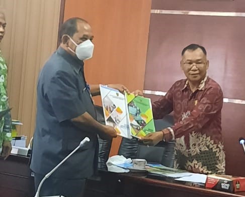 Penyerahan hasil Pokir ke Ketua TAPD
