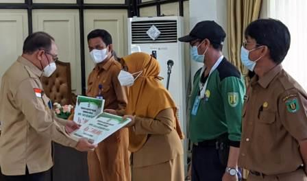 Apresiasi Kinerja TPS 3R dan Bank Sampah, Bupati Tabalong Berikan Penghargaan