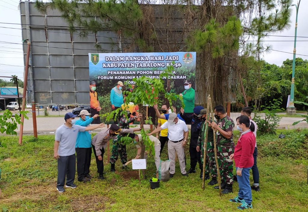 DLH Tabalong Awali Rangkaian Hari Jadi Tabalong Ke-56 Dengan Penanaman Pohon