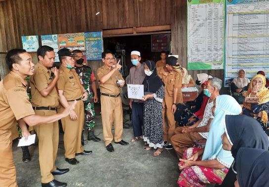 Penyaluran BLT di Kecamatan Jaro