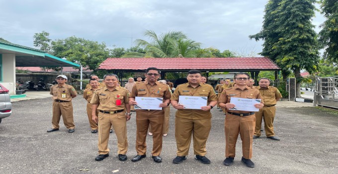 Inspektur berikan penghargaan pada ASN berkinerja Terbaik Tahun 2024