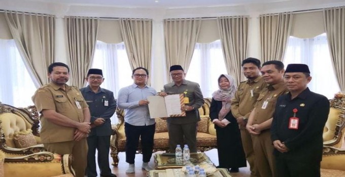 Bupati Tabalong serahkan SK PLT Dirut Perumda